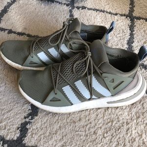 Women’s Adidas sneakers